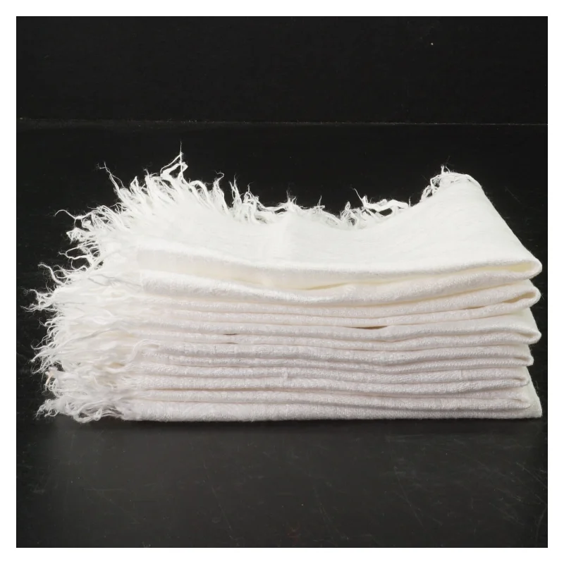 Hvid bomuldsserviet med frynser (str. 27 x. 27 cm)