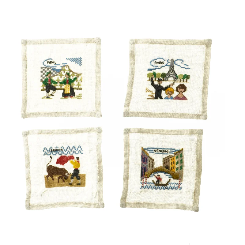 Broderede dekorationsbilleder på stof (str. 4 stk 14x14 cm)