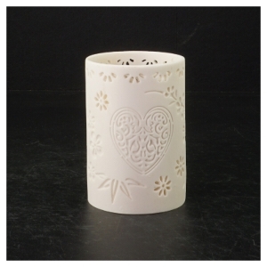 Porcelænslysestage med hjerteudskæring