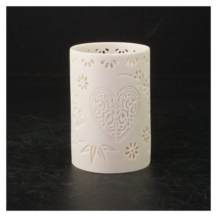 Porcelænslysestage med hjerteudskæring