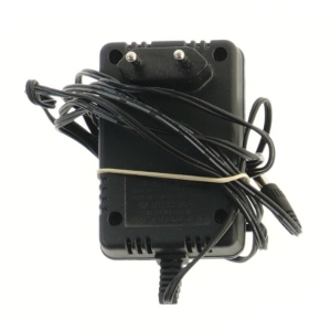 AC/DC Strømadapter (str. 9x5x5 cm)