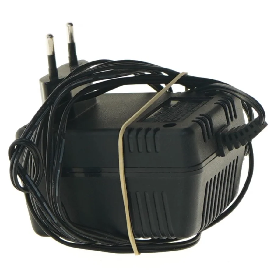 AC/DC Strømadapter (str. 9x5x5 cm)