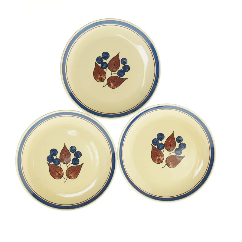 Fra norske Figgio. Stellet: blåbær. Dekorative tallerkener (str. 25 cm)