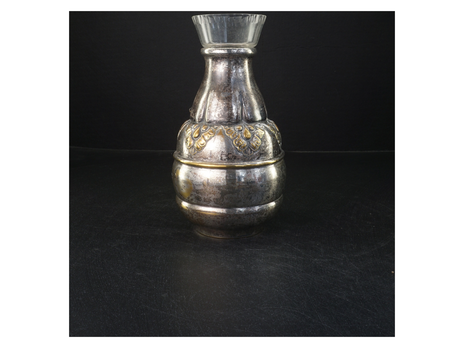 Retro vase i sølvplet med blomstermønster (str. 24x12 cm)