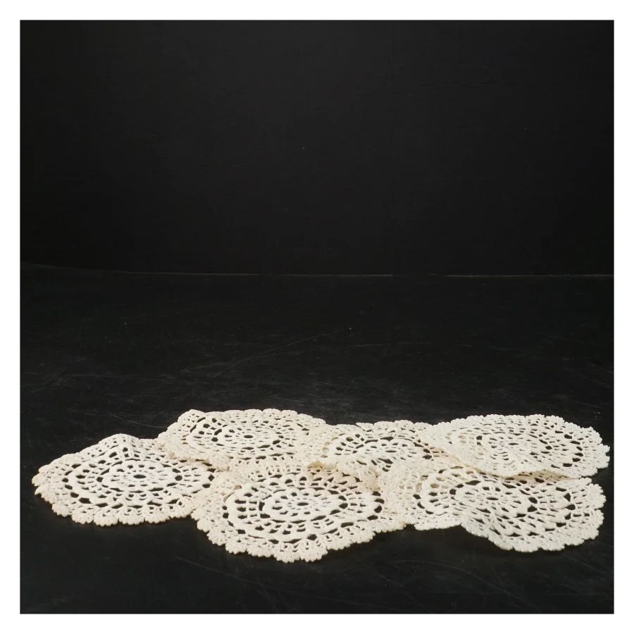 Sæt af seks hæklede coasters (str. Ø 10 cm)