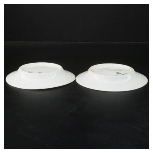 Kongeligt porcelæn tallerkener, musselmalede, 2 stk. fra Royal Copenhagen (str. Ø 14 cm)