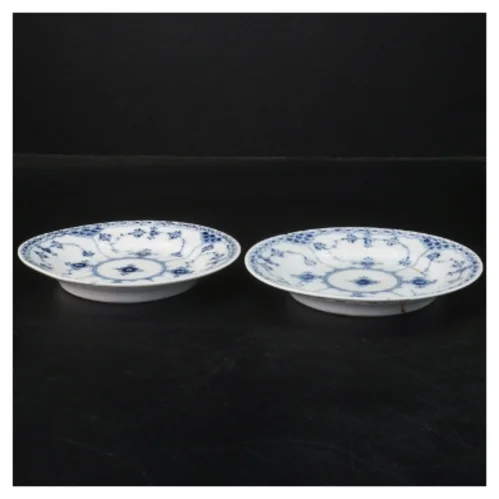 Kongeligt porcelæn tallerkener, musselmalede, 2 stk. fra Royal Copenhagen (str. Ø 14 cm)