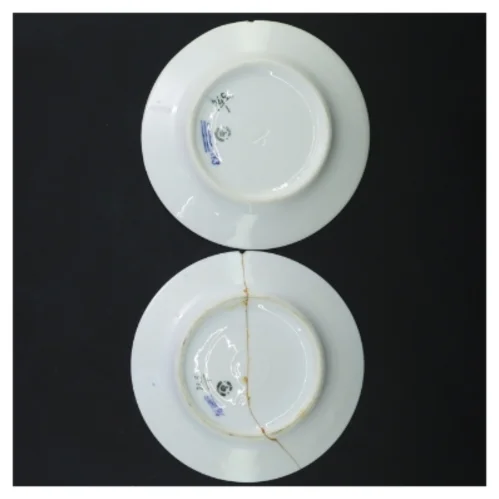 Kongeligt porcelæn tallerkener, musselmalede, 2 stk. fra Royal Copenhagen (str. Ø 14 cm)