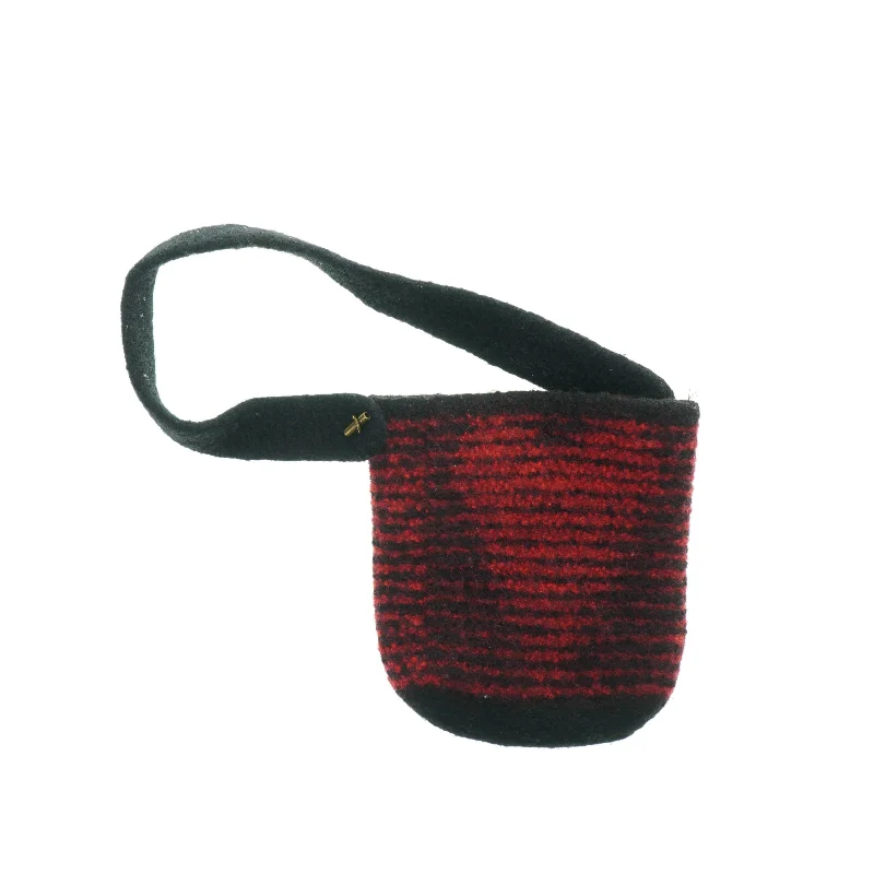 Filtet skuldertaske (str. 26 x 23. cm)