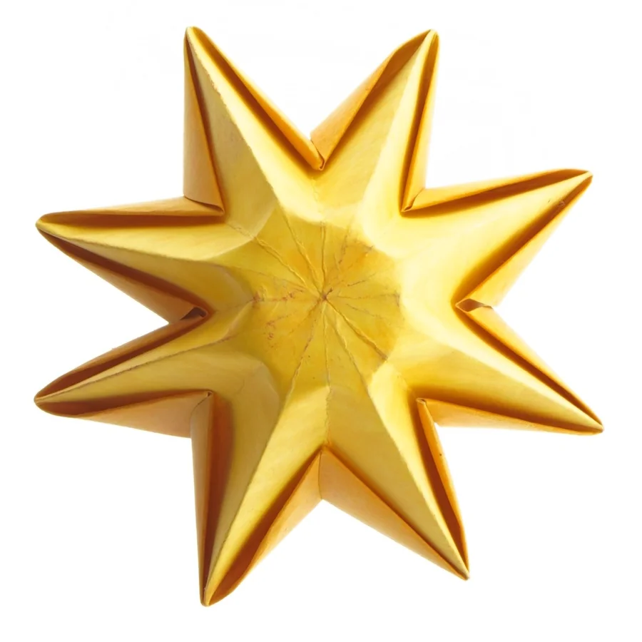 Gule fyrfadslysestager. Foldet i kraftigt papir 