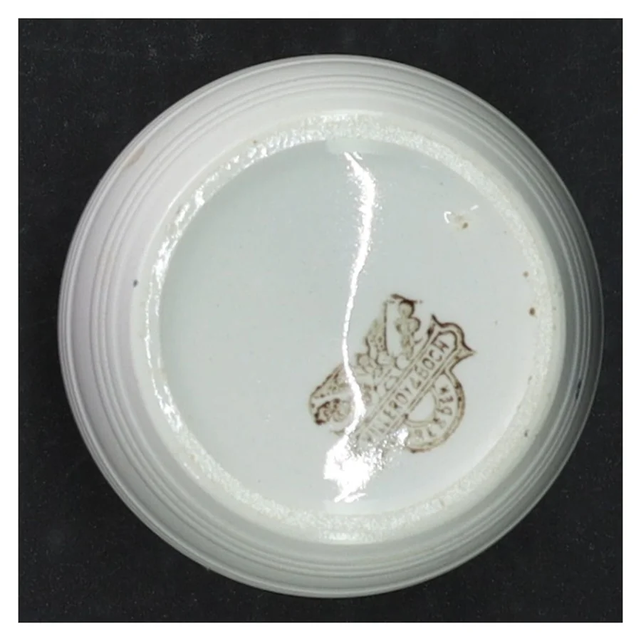 Krydderikrukke i porcelæn fra Villeroy & Boch (str. H 7 cm. ø. 6,5 cm)