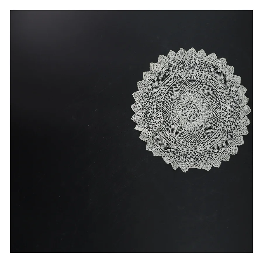 Hæklet borddug (str. Ø 24 cm)