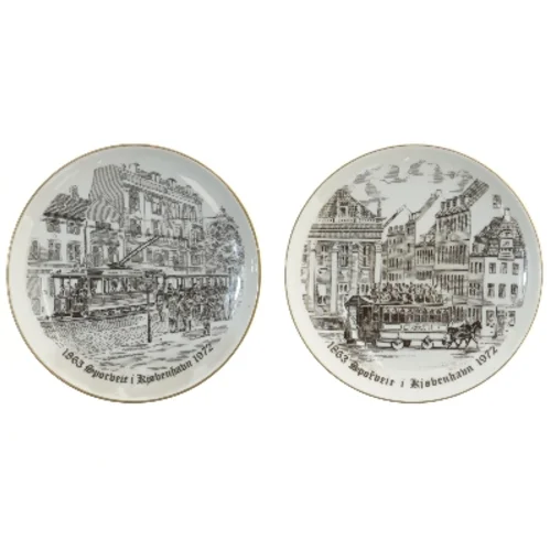 Dekorative tallerkener med sporvognsmotiver fra Bing Og Grøndal (str. Ø 18 cm)