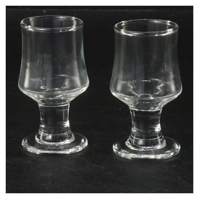 Små glas på fod (str. 7,5x4 cm)