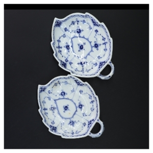 Royal Copenhagen blåmalet musselmalet bladfad sæt fra Royal Copenhagen (str. Ø 16xØ13 cm)