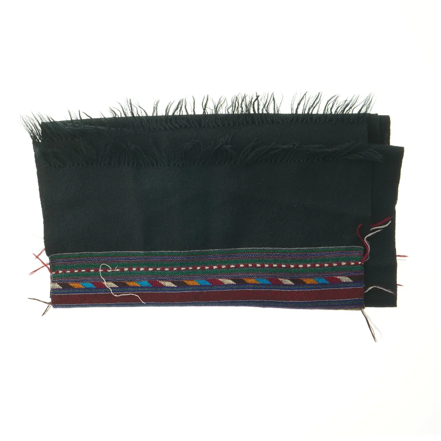 Vævet tekstil, sjal uld sort med mønster (str. 40x180 cm)