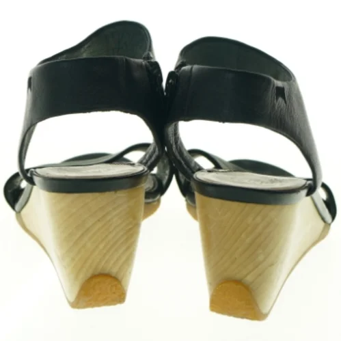 Sorte kilehælsandal fra Camper (str. 39)