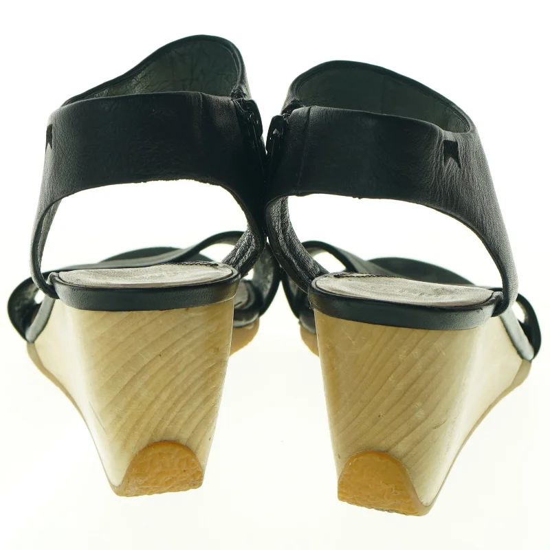 Sorte kilehælsandal fra Camper (str. 39)