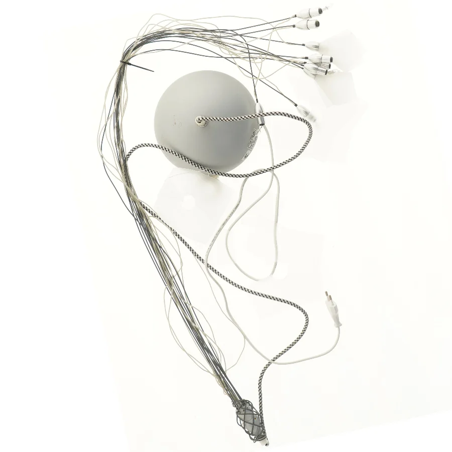 Grå pendel med flere ledninger (str. 75 cm)