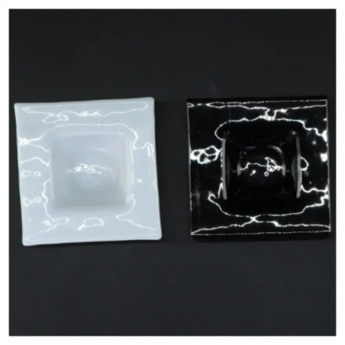 To firkantede glas skåle (str. 10x10 cm)