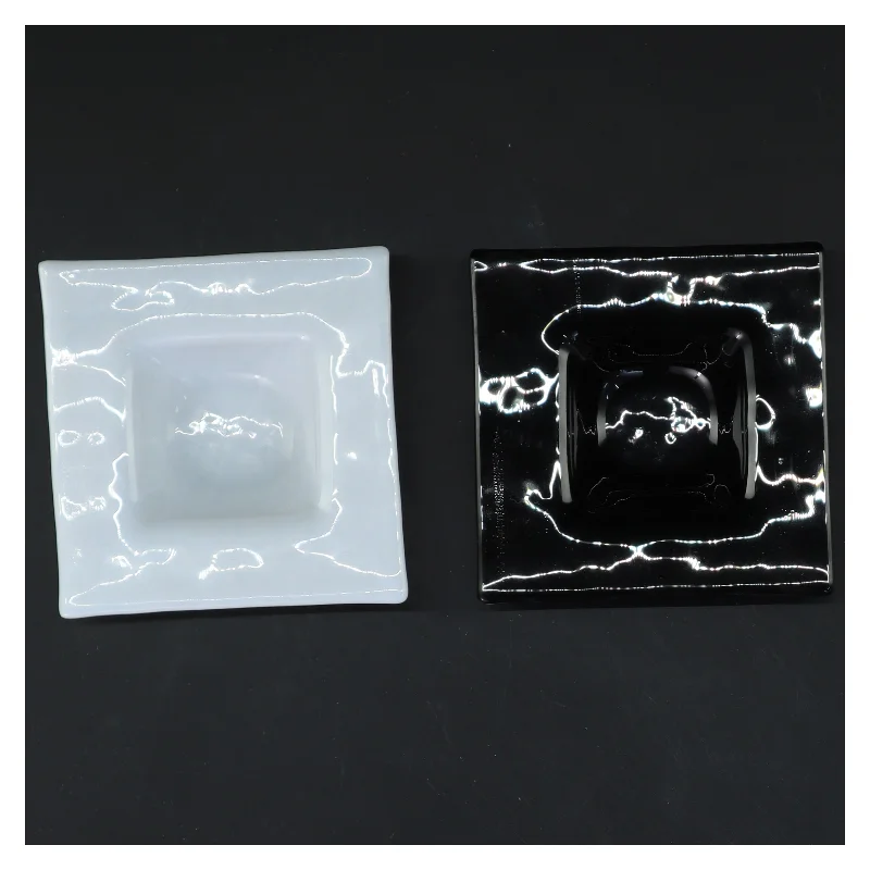 To firkantede glas skåle (str. 10x10 cm)