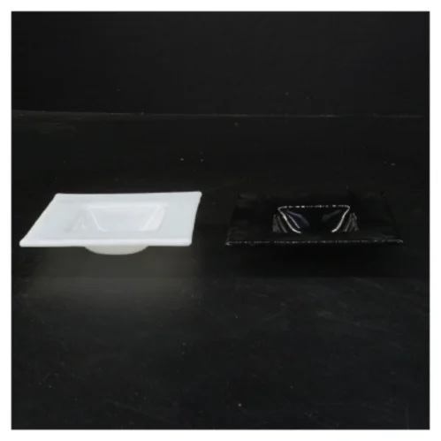 To firkantede glas skåle (str. 10x10 cm)