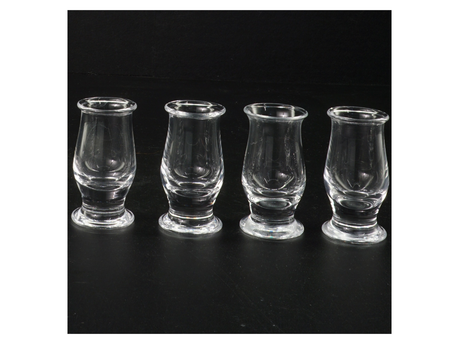 Snapseglas (str. 8 x ø 4 cm) fra Holmegaard