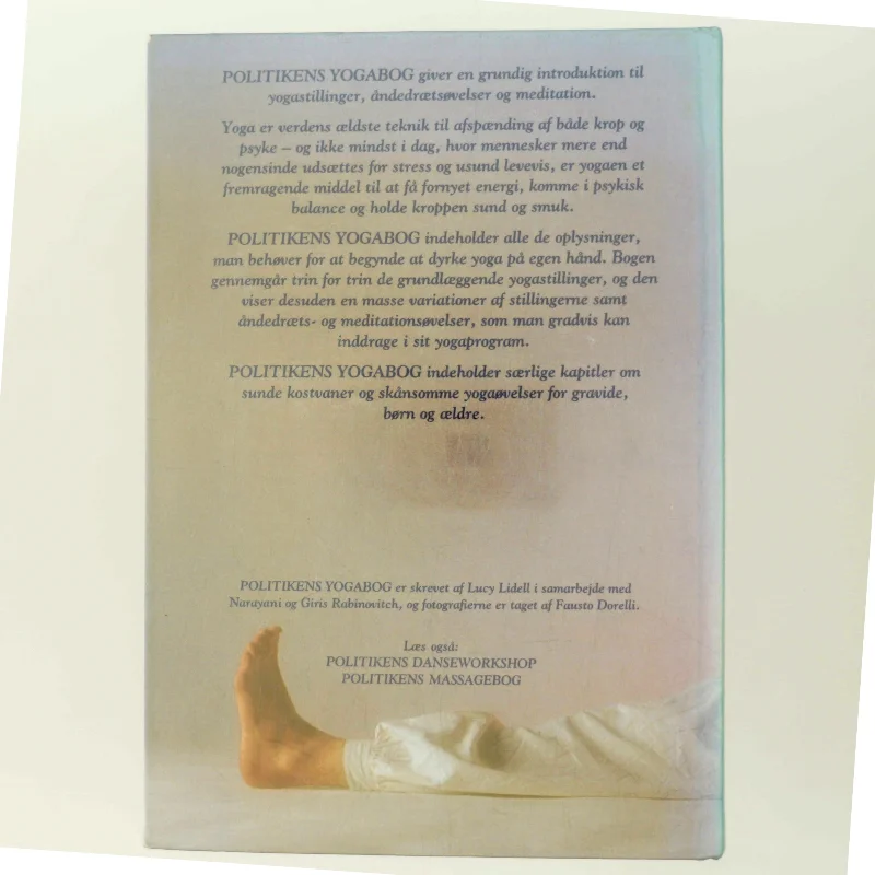 Politikens Yogabog af Lucy Lidell (Bog)