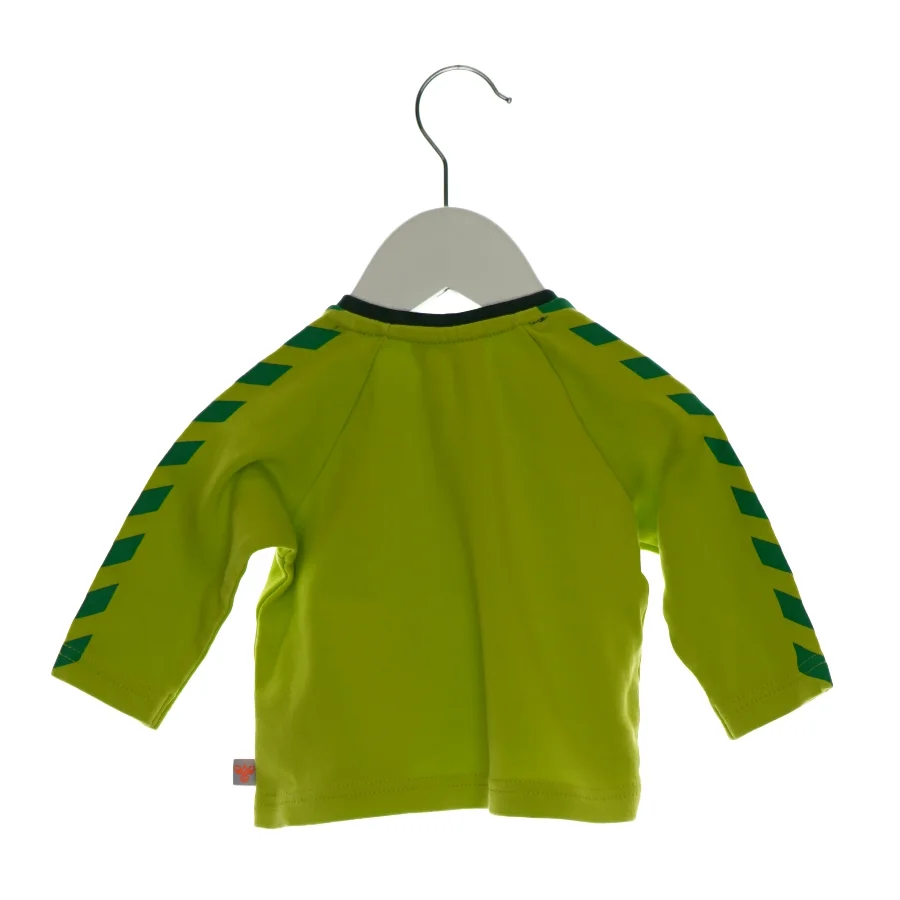 Bluse fra Hummel (Str. 68)