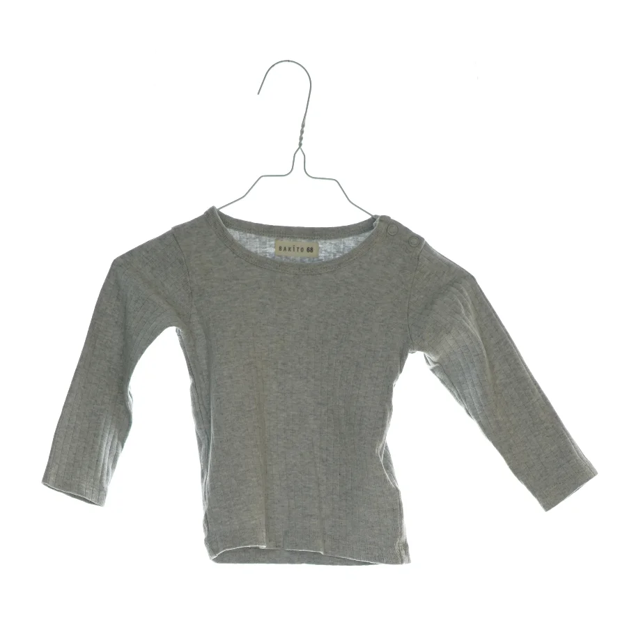 Bluse fra Bakito (str. 68)