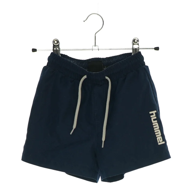 Badeshorts fra Hummel (str. 4 år)