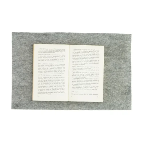 Egenskab og fællesskab af Erik Maaløe (bog)