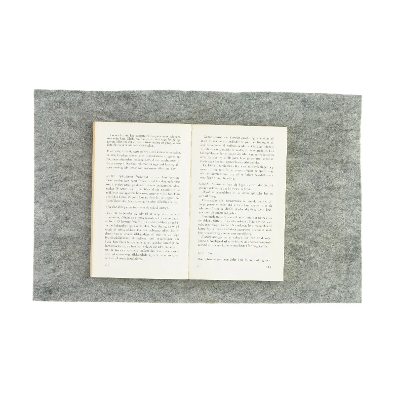 Egenskab og fællesskab af Erik Maaløe (bog)