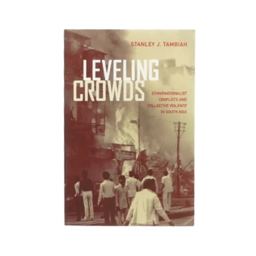 Leveling crowds af Stanley J. Tambiah (bog)