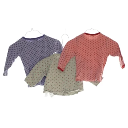 Bluser 3 styks.  (str. 6-9 mdr)