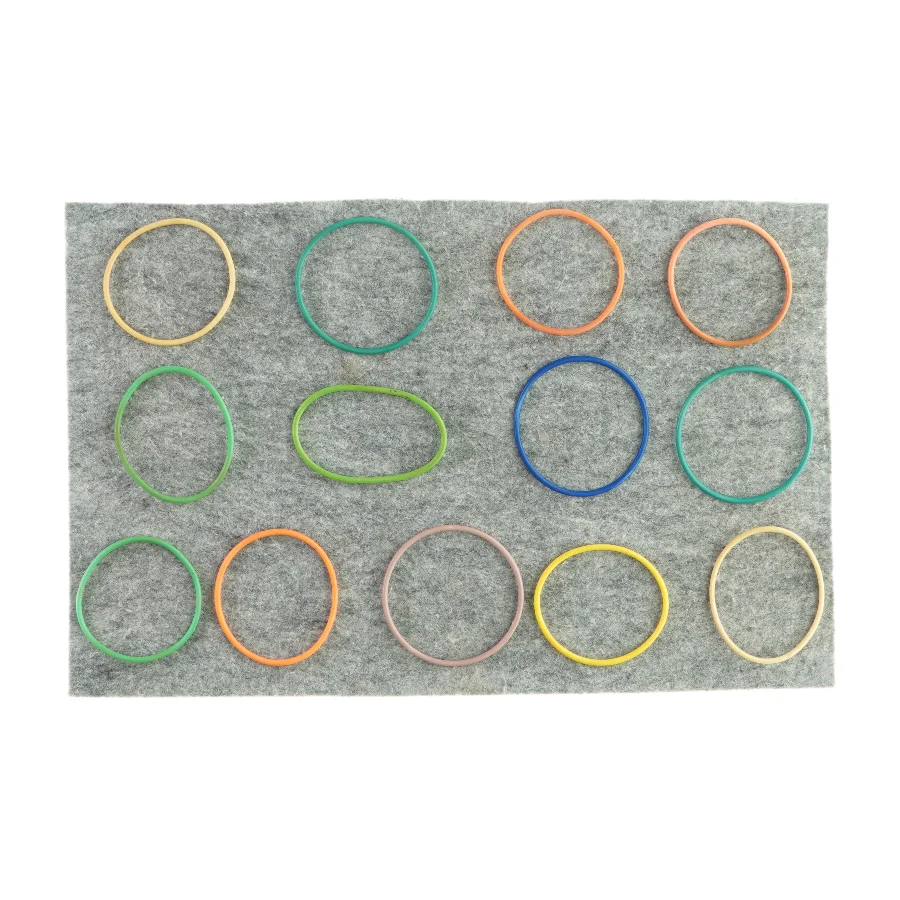 Plastik armbånd i forskellige farver (13 stk)