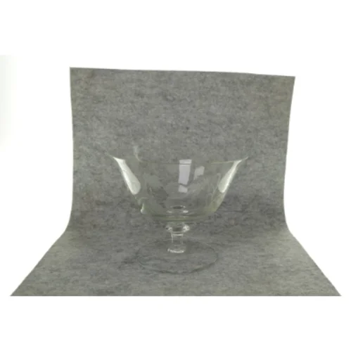 Glasskål på fod med mønster