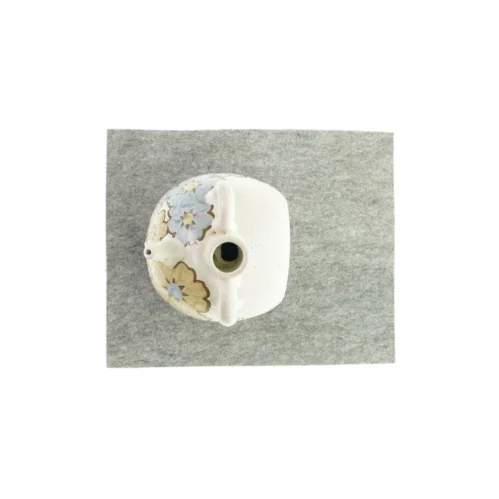 Kande med dekorationer