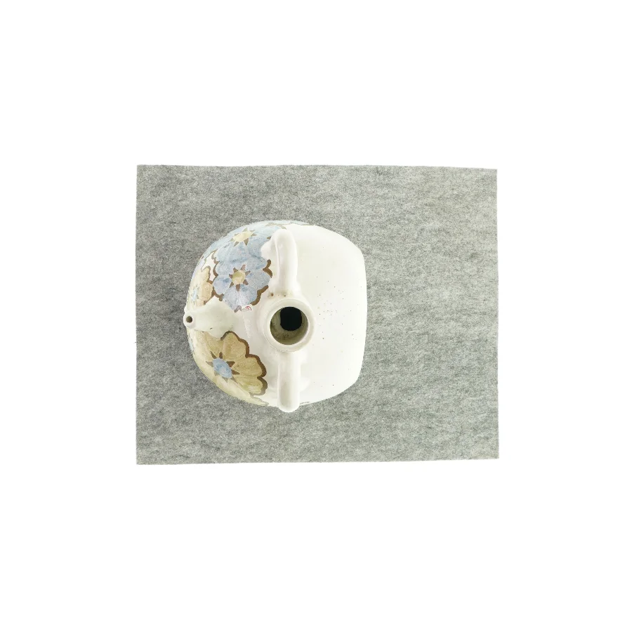 Kande med dekorationer