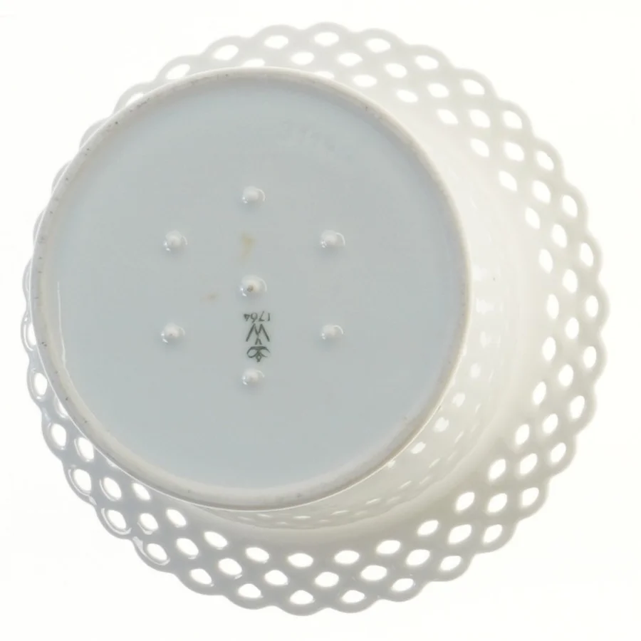 Hvid urtepotte med blå blomstermønster (str. Ø 17x12,5 cm)