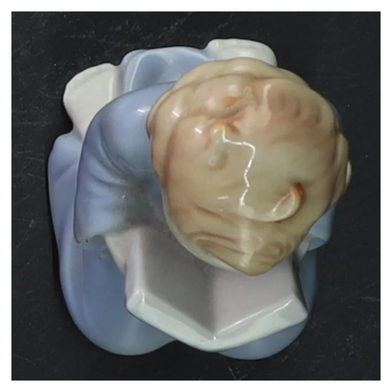 Metzler & Orloff porcelænsfigur læsende barn (str. 9 cm)