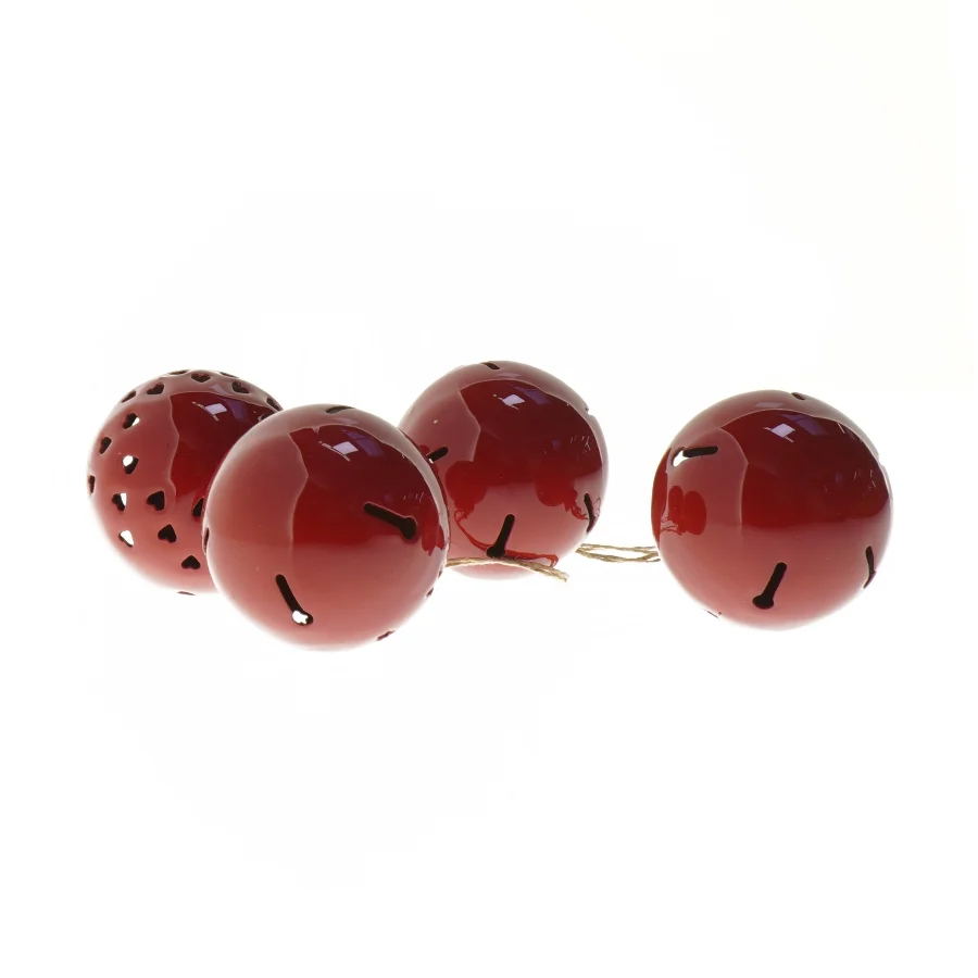 Røde metaljulekugler med udskæringer (str. Ø 6 cm)