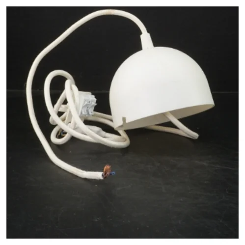 Hvid loftlampe fra IKEA (str. Ø 12,5 cm)
