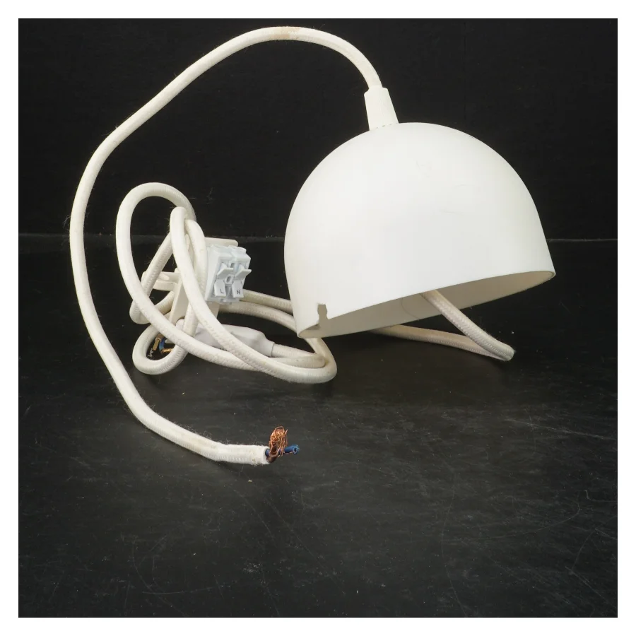 Hvid loftlampe fra IKEA (str. Ø 12,5 cm)