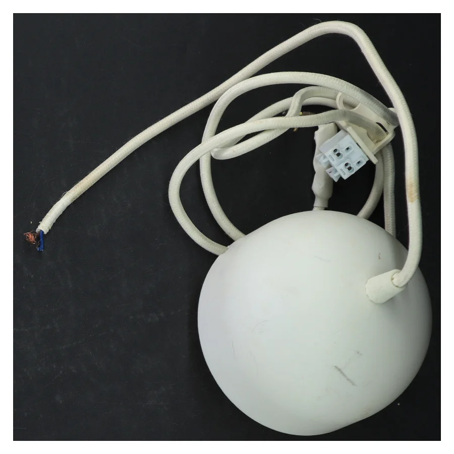 Hvid loftlampe fra IKEA (str. Ø 12,5 cm)