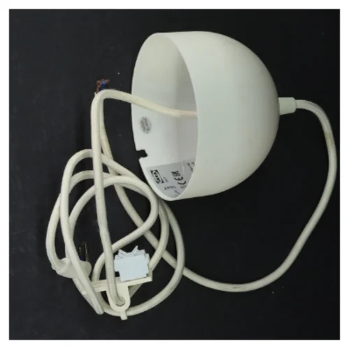 Hvid loftlampe fra IKEA (str. Ø 12,5 cm)