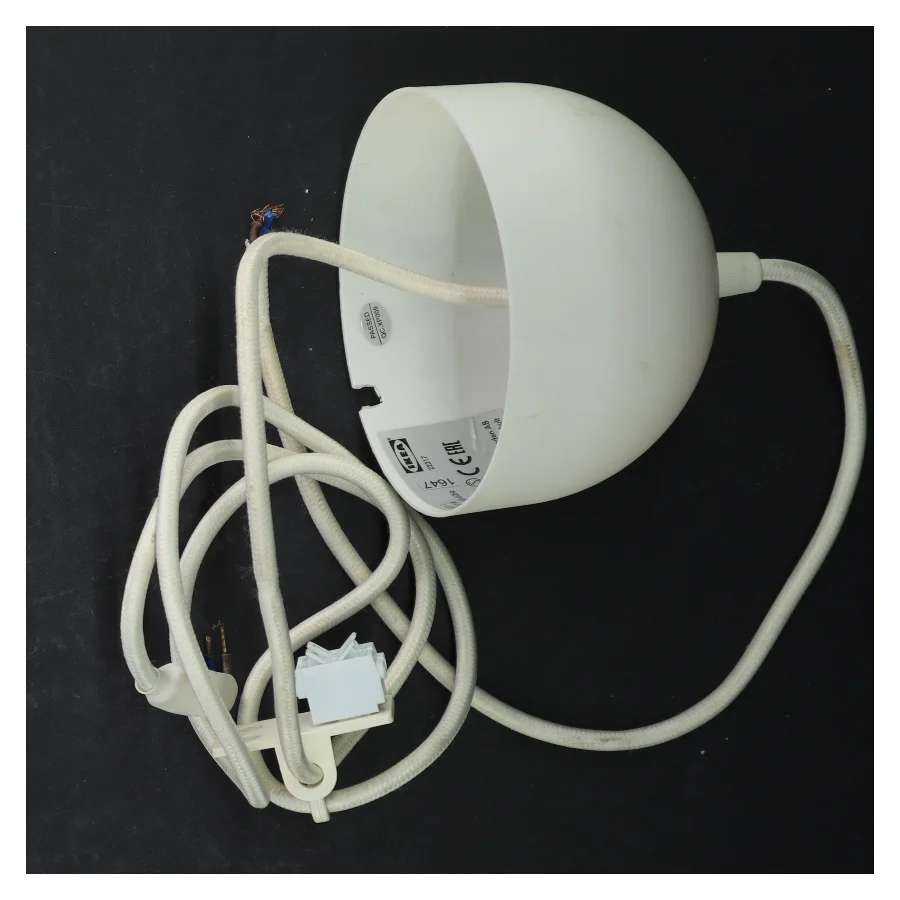 Hvid loftlampe fra IKEA (str. Ø 12,5 cm)