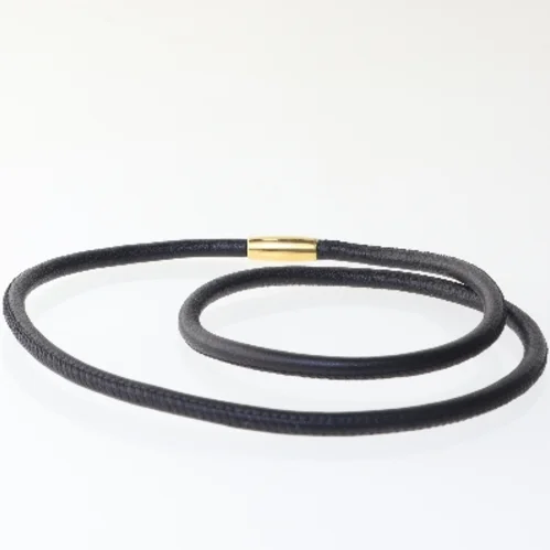 Sort halskæde med gyldent spænde fra Christina (str. 50 cm)