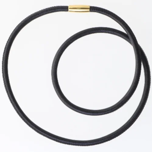 Sort halskæde med gyldent spænde fra Christina (str. 50 cm)