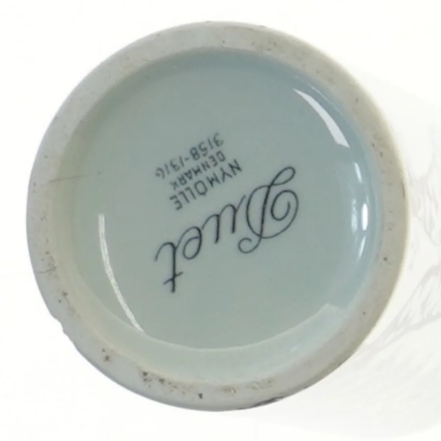 Udgået bjørn wiinblad vase udført hos nymølle Dekorativ vase med kunstnerisk design fra Nymölle (str. 18 cm)